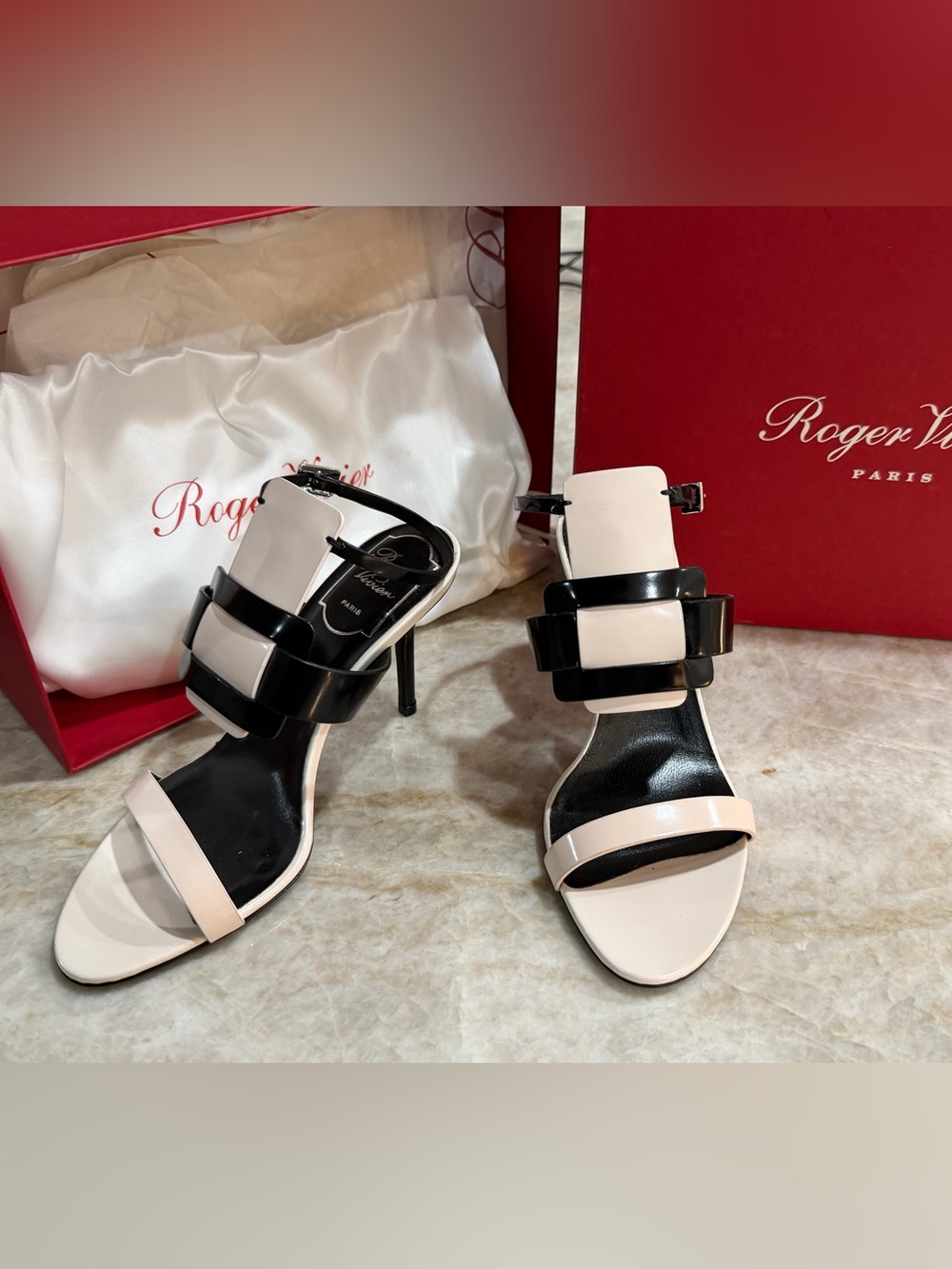NWT!!! Roger Vivier Black and Cream Patent Leather Buckle Sandals
